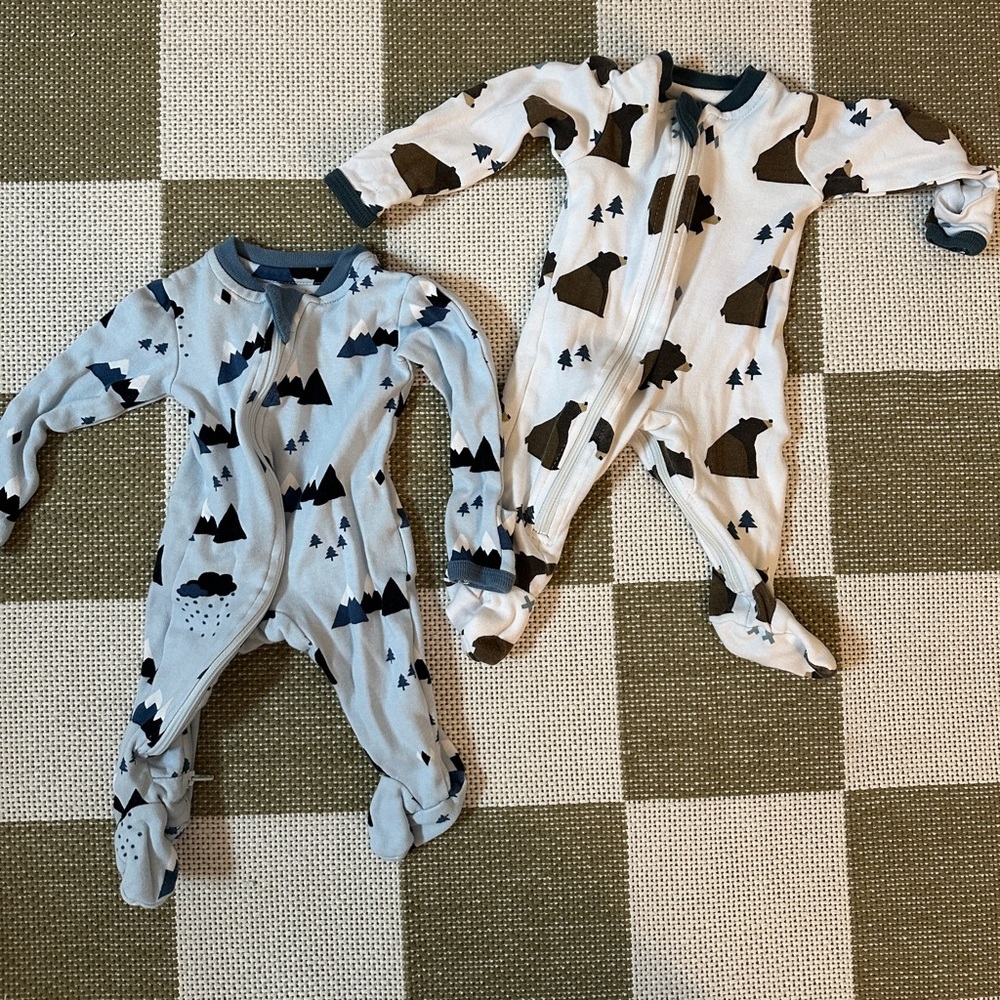 2x ZippyJamz NB footed sleepers GUC